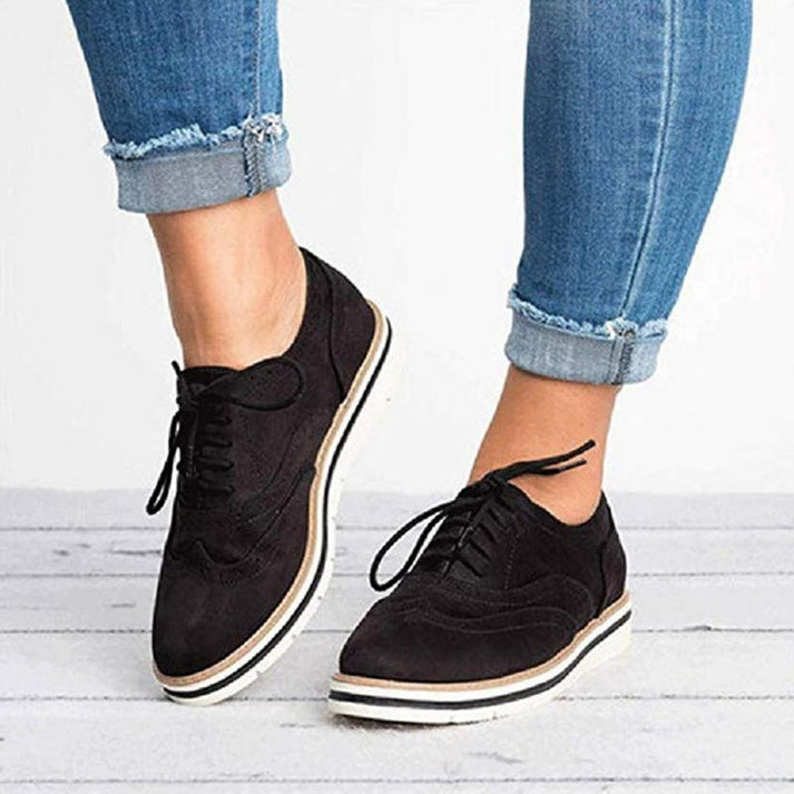 Flache Brogue Sneaker mit Schnürsenkeln für Damen