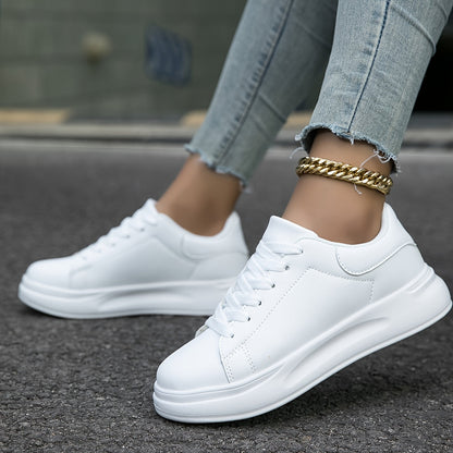 Weiße Sneaker für Damen – schlichte und lässige Schuhe