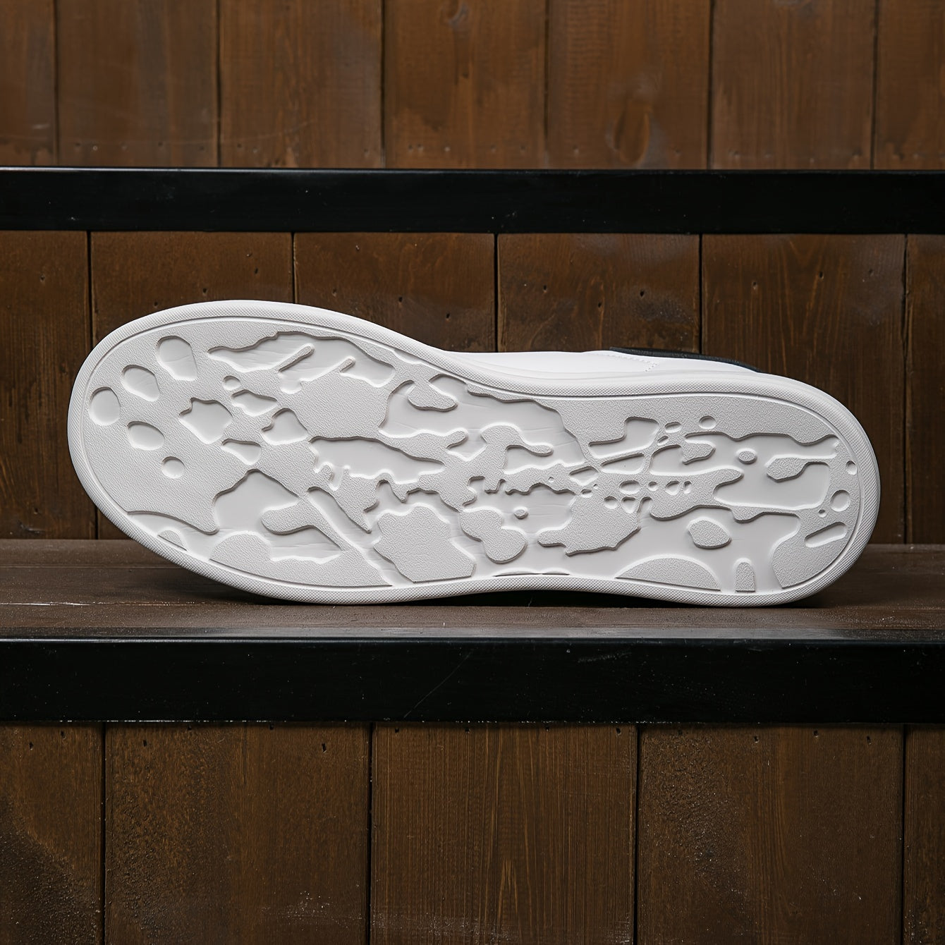 Weiße Sneaker für Damen – schlichte und lässige Schuhe