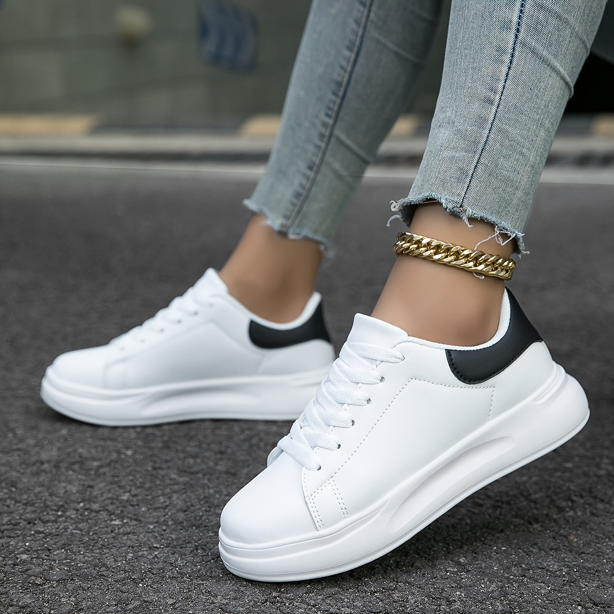 Weiße Sneaker für Damen – schlichte und lässige Schuhe