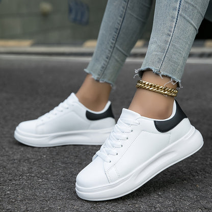 Weiße Sneaker für Damen – schlichte und lässige Schuhe