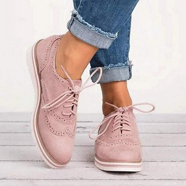 Flache Brogue Sneaker mit Schnürsenkeln für Damen