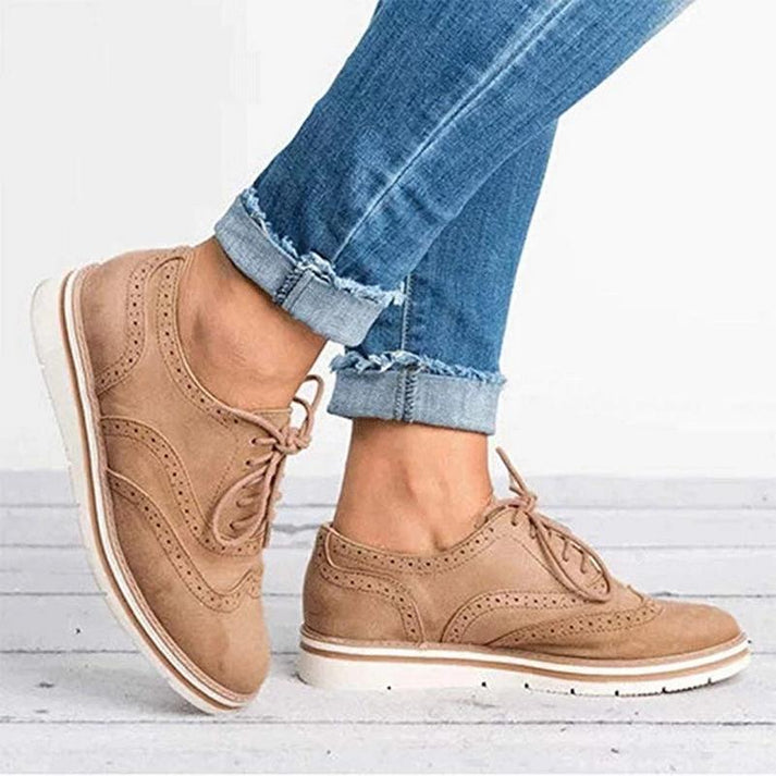 Flache Brogue Sneaker mit Schnürsenkeln für Damen