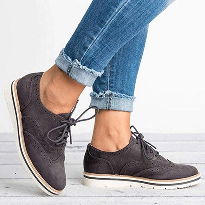 Flache Brogue Sneaker mit Schnürsenkeln für Damen
