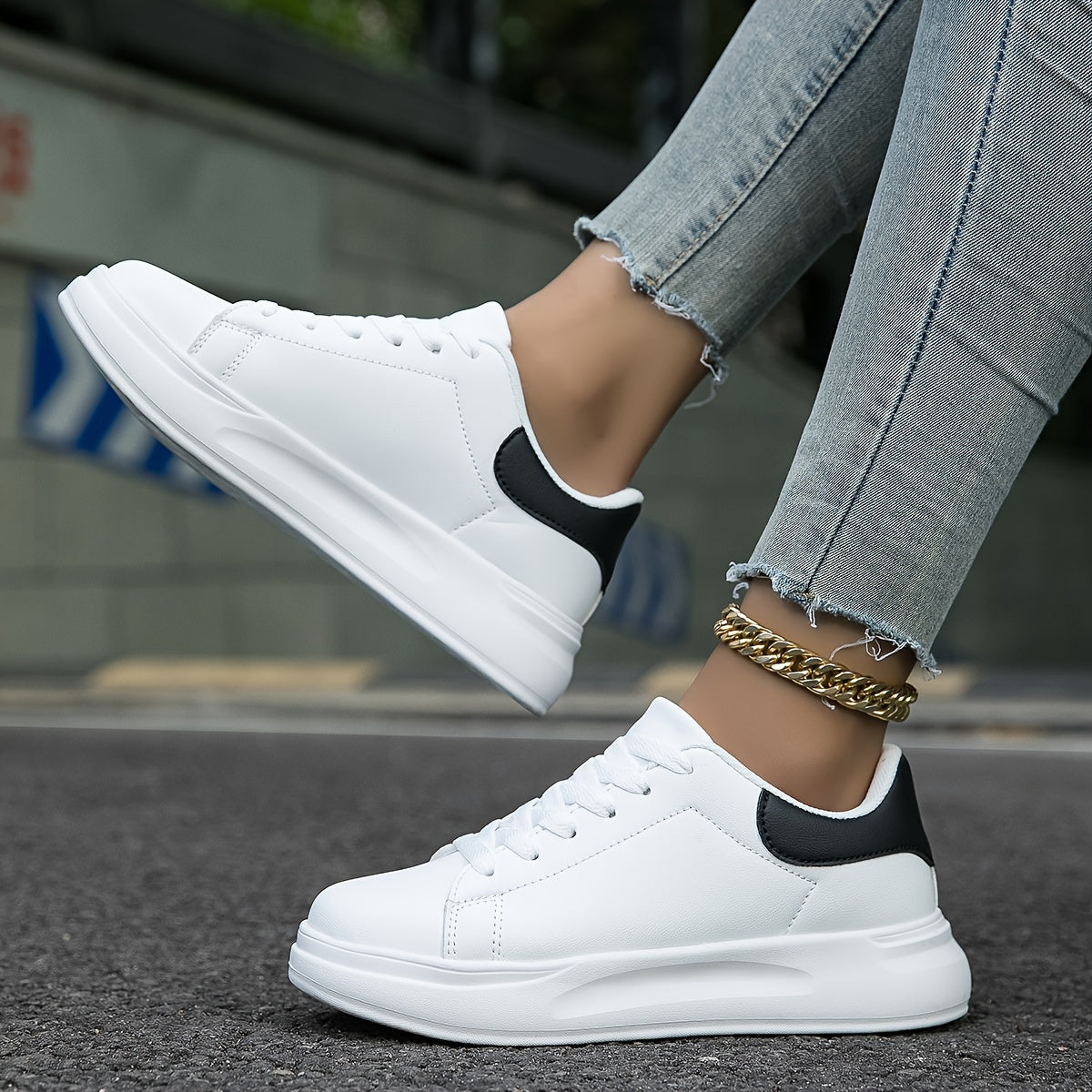 Weiße Sneaker für Damen – schlichte und lässige Schuhe