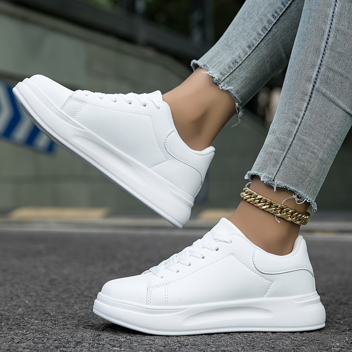 Weiße Sneaker für Damen – schlichte und lässige Schuhe
