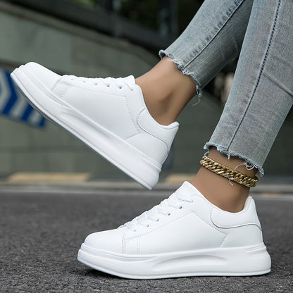 Weiße Sneaker für Damen – schlichte und lässige Schuhe