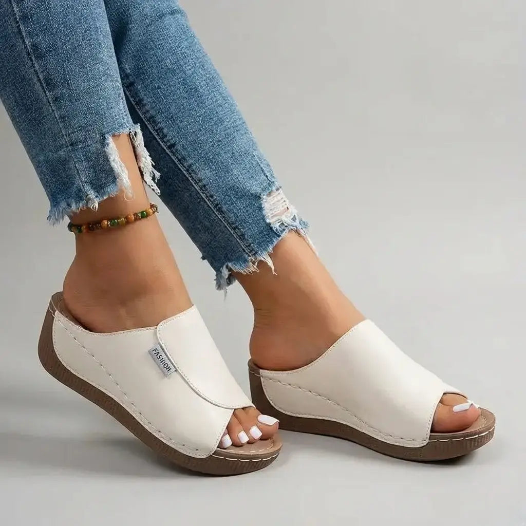 Damen Wedge Sandalen mit Offener Zehe und Slip-On Design